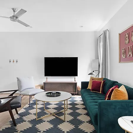 Chic Oasis 5 Mins To Broadway - 8 Beds - B-Nashy *