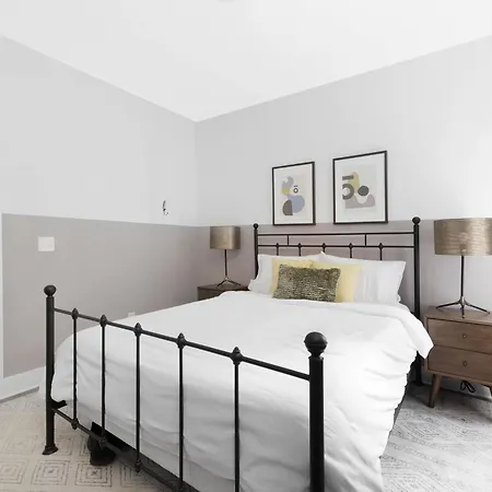 Chic Oasis 5 Mins To Broadway - 8 Beds - B-Nashy *