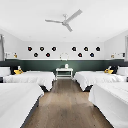 Chic Oasis 5 Mins To Broadway - 8 Beds - B-Nashy *
