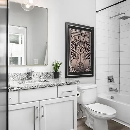 House Of Many Records - Brand New Spacious Luxury *