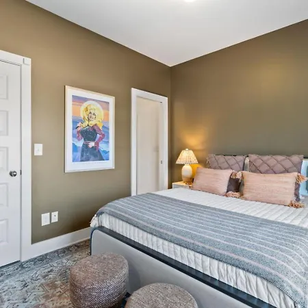 Vibrant In The Nations With Garage Walk To Restaurants And Shops *