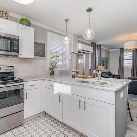 Hidden Pearl-3 Units-private Patios-near Broadway Holiday home