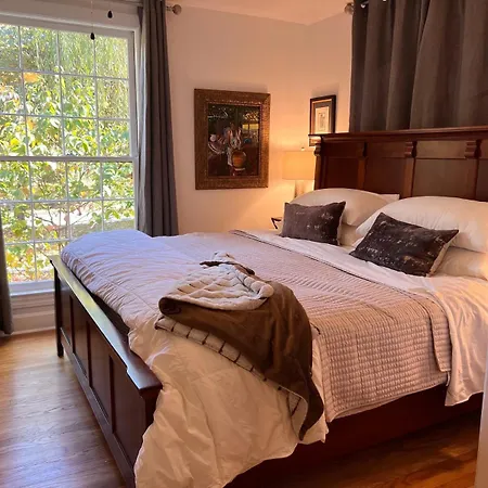 Cozy Retreat In Upscale Hills In West Apartment