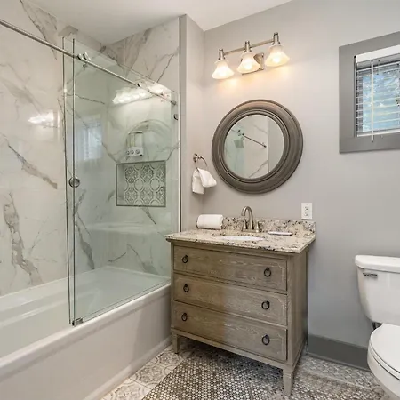Mystic Pearls - 2 Units - Next To Broadway *