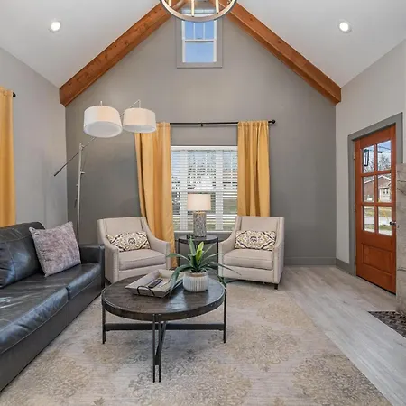 Mystic Pearls - 2 Units - Next To Broadway Nashville