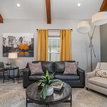 Mystic Pearls - 2 Units - Next To Broadway Holiday home *