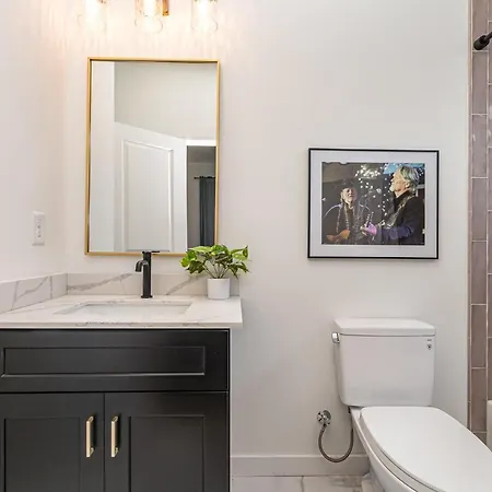 Duet - 2 Units - Rooftop Patios - Mins To Broadway