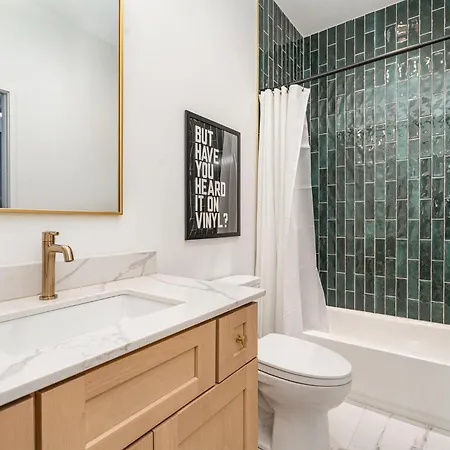 Duet - 2 Units - Rooftop Patios - Mins To Broadway