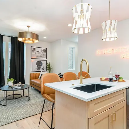 Holiday home Duet - 2 Units - Rooftop Patios - Mins To Broadway Nashville