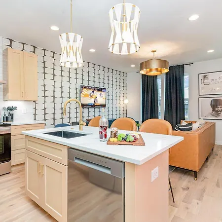 Duet - 2 Units - Rooftop Patios - Mins To Broadway