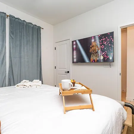 Duet - 2 Units - Rooftop Patios - Mins To Broadway Holiday home Nashville