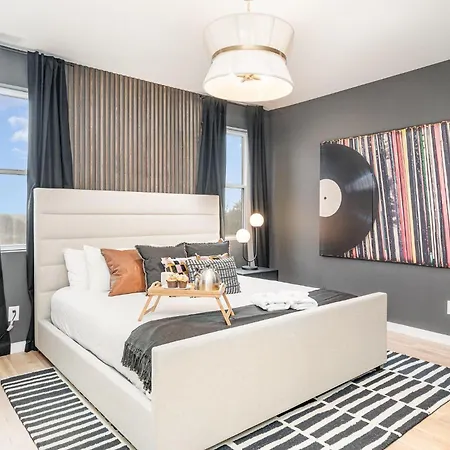 Duet - 2 Units - Rooftop Patios - Mins To Broadway *