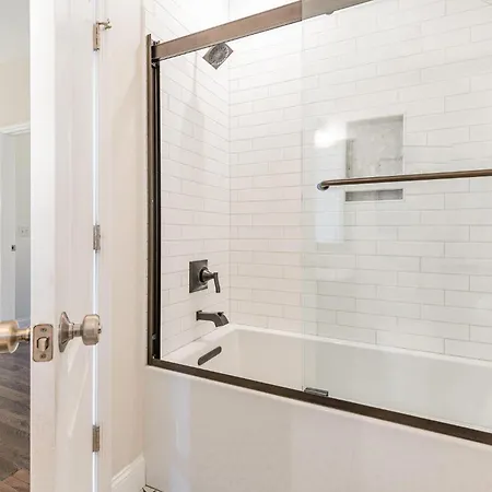 Holiday home Modern Farmhouse- Fenced Backyard+patio-12 South Nashville
