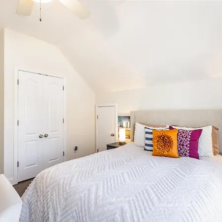 Modern Farmhouse- Fenced Backyard+patio-12 South Nashville