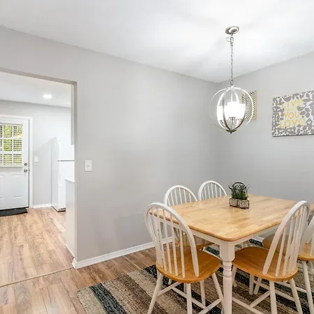 Birds Nest-sleeps 24-mins To Geodis Park Holiday home Nashville