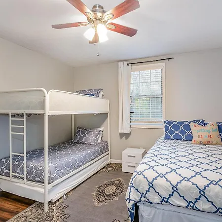 Holiday home Birds Nest-sleeps 24-mins To Geodis Park Nashville