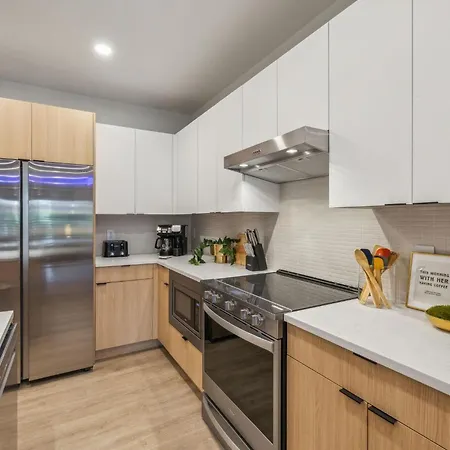 Hyve - Tempo - 2 Units - Walk To Broadway *