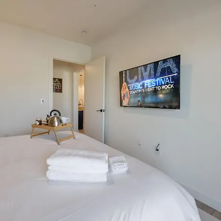 Hyve - Tempo - 2 Units - Walk To Broadway *