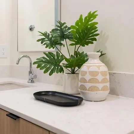 Plush Haven-2 Unit Combo-walk To Broadway Holiday home *