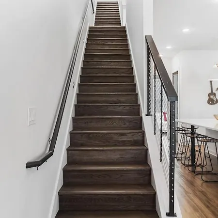 Two Adjacent Homes Sleeps 24 Only 3 Miles To Broadway Holiday home