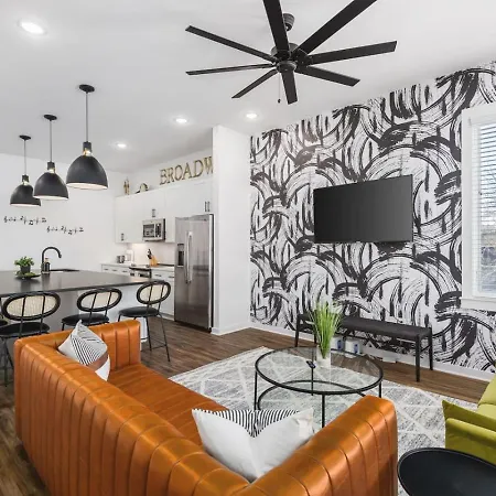 Two Adjacent Homes Sleeps 24 Only 3 Miles To Broadway