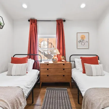 Holiday home Vibrant Multi Building That Sleeps 48 With 7 Units Nashville