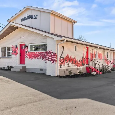 Vibrant Multi Building That Sleeps 48 With 7 Units Nashville