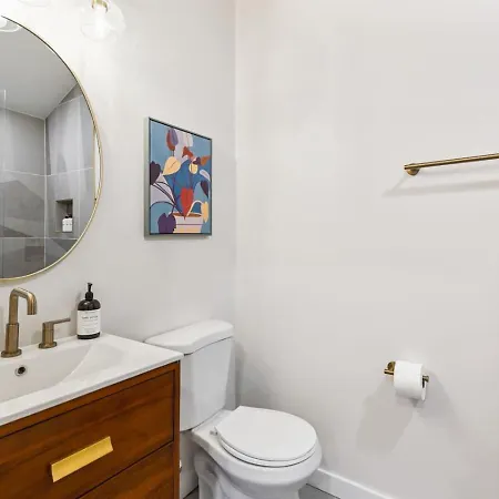 Vibrant Multi Building That Sleeps 48 With 7 Units * Nashville