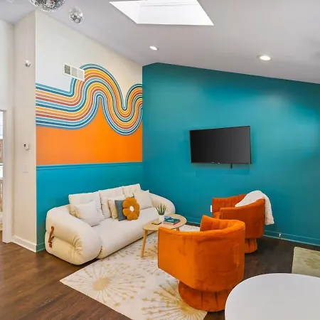 Vibrant Multi Building That Sleeps 48 With 7 Units Holiday home Nashville