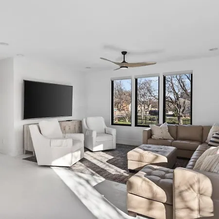 Luxury In Hills With Garage And Walk To The Park Holiday home Nashville