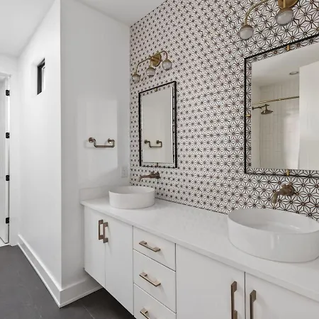 Holiday home Luxury In Hills With Garage And Walk To The Park