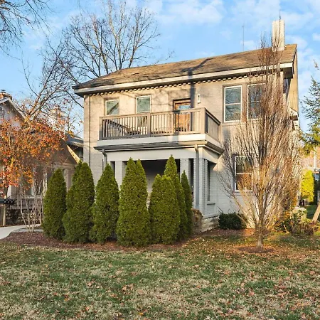 Holiday home Two Adjacent Homes In 12 South And Belmont Area Sleeps 20 People *