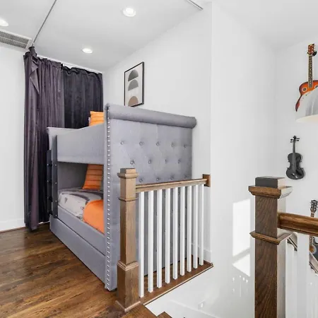 Two Adjacent Homes In 12 South And Belmont Area Sleeps 20 People