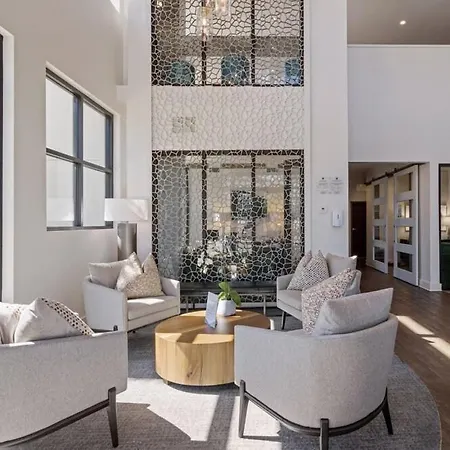 Apartment Mid-century Charm In Midtown *