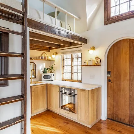 Holiday home Dreamy Tiny House With Hot Tub And Garden Patio *