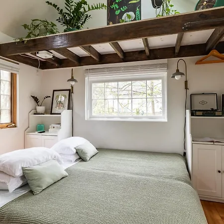 Dreamy Tiny House With Hot Tub And Garden Patio Holiday home *
