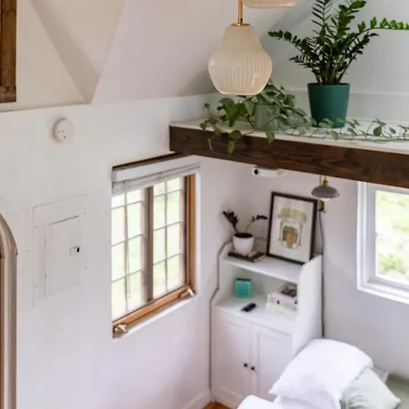 Holiday home Dreamy Tiny House With Hot Tub And Garden Patio *