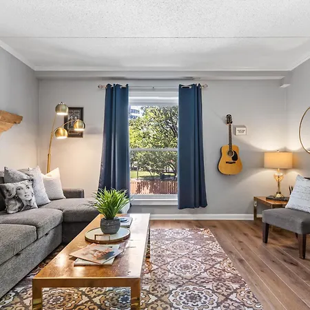 Famous Music Row 1 Bedroom With Free Parking And Pool * Nashville