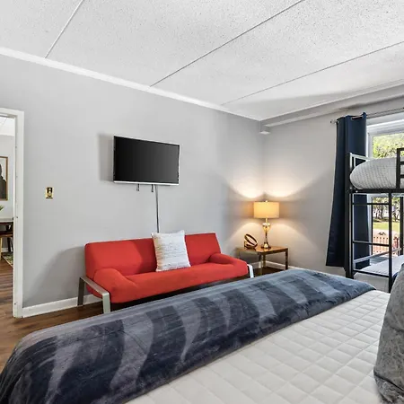 Famous Music Row 1 Bedroom With Free Parking And Pool *
