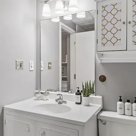 Famous Music Row 1 Bedroom With Free Parking And Pool Holiday home Nashville