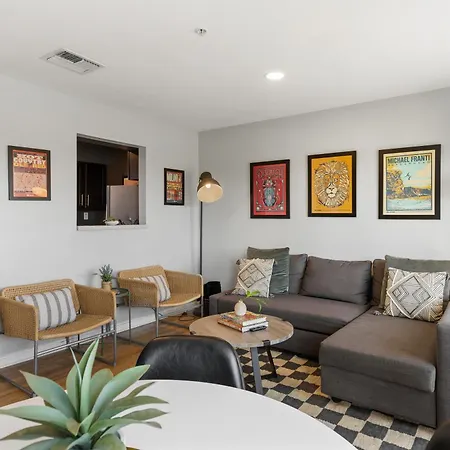 Oasis Walk To Broadway With Pool, Parking, Gym And Patio * Nashville