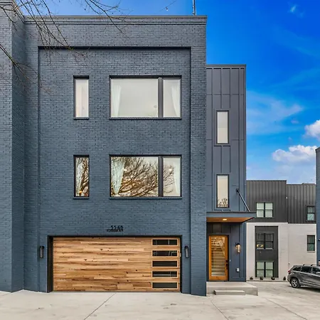 Holiday home Luxury Hot Tub & Rooftop Deck Downtown