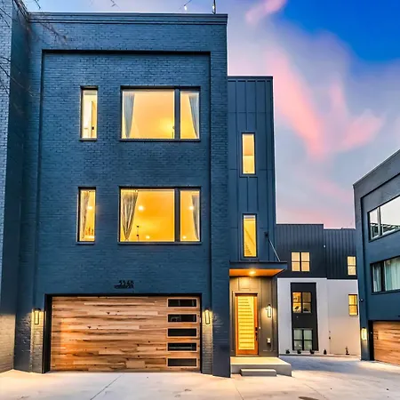Luxury Hot Tub & Rooftop Deck Downtown Nashville