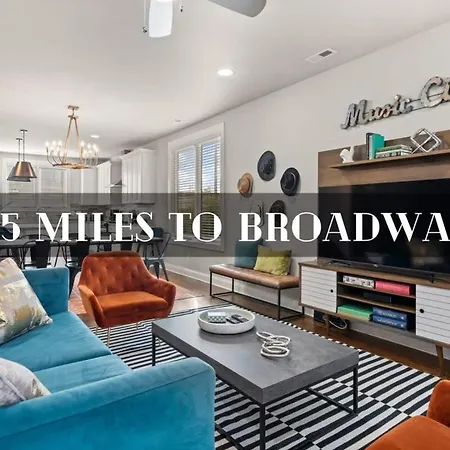 2 Chic Townhomes Near Geodis Sleeps 22