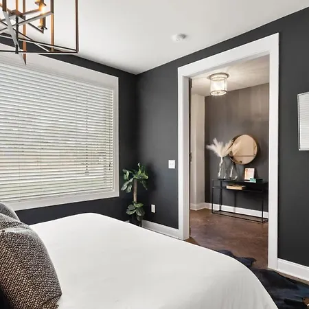 2 Chic Townhomes Near Geodis Sleeps 22 * Nashville