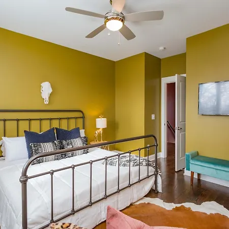 Holiday home 2 Chic Townhomes Near Geodis Sleeps 22 Nashville
