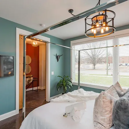 2 Chic Townhomes Near Geodis Sleeps 22 *