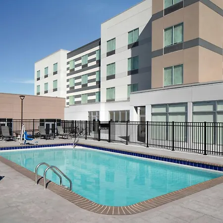 Fairfield By Marriott & Bellevue Hotel 3*