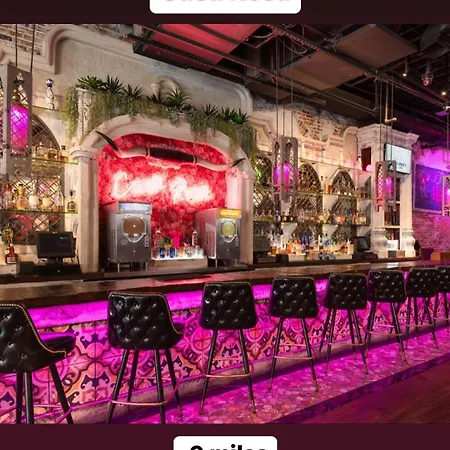 Walk To Broadway From The 12/30 Lounge In Downtown Nashville! Nashville