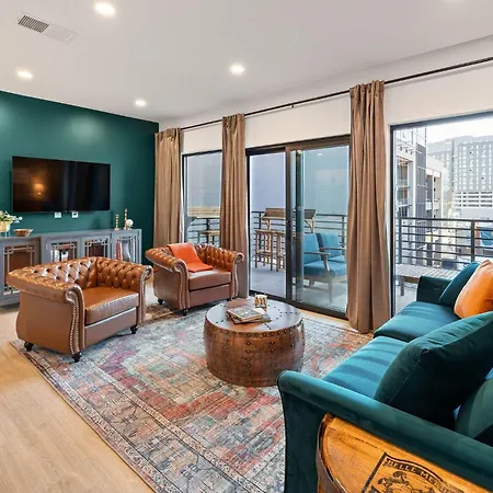 Walk To Downtown Nash From The Speakeasy Pool, Gym, Parking And More, Amazing Location Holiday home